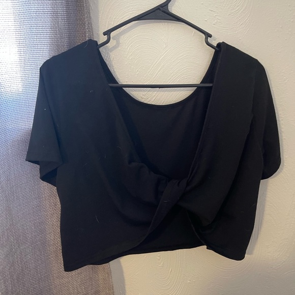 Knot crop top - Picture 2 of 2